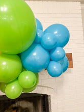 Load image into Gallery viewer, Back to School Balloon Kit
